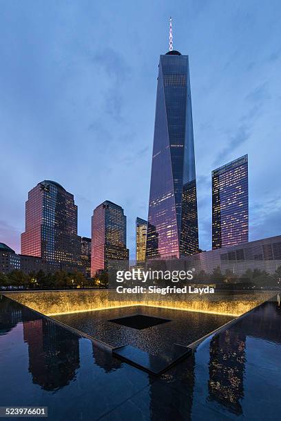 9/11 memorial and wtc 1 - one world trade center fotografías e imágenes de stock