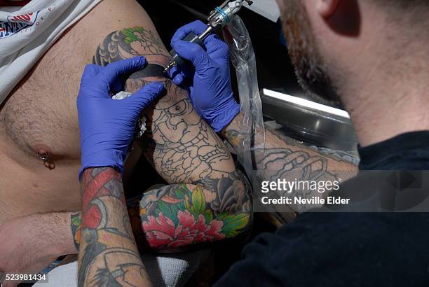 Chris O'Donnell tattoos Mike Giarrocco at the Brooklyn Adorned Tattoo...  News Photo - Getty Images