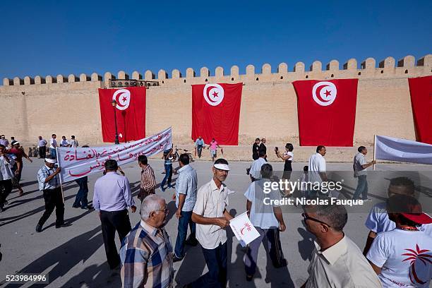 In October 18th, 2014: meeting Nidaa Tounes to Kairouan, more than 2000 personns come take place near the Big Mosque, in the same place where Ansar...