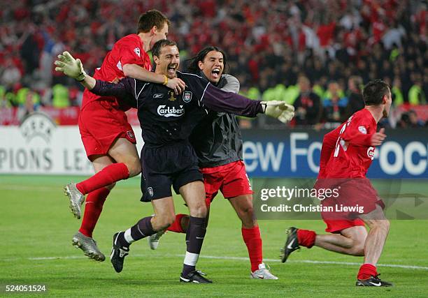 Liverpool's Polish goalkeeper Jerzy Dudek celebrates with his team mates Norwegian defender John Arne Riise , Czech forward Milan Baros and English...