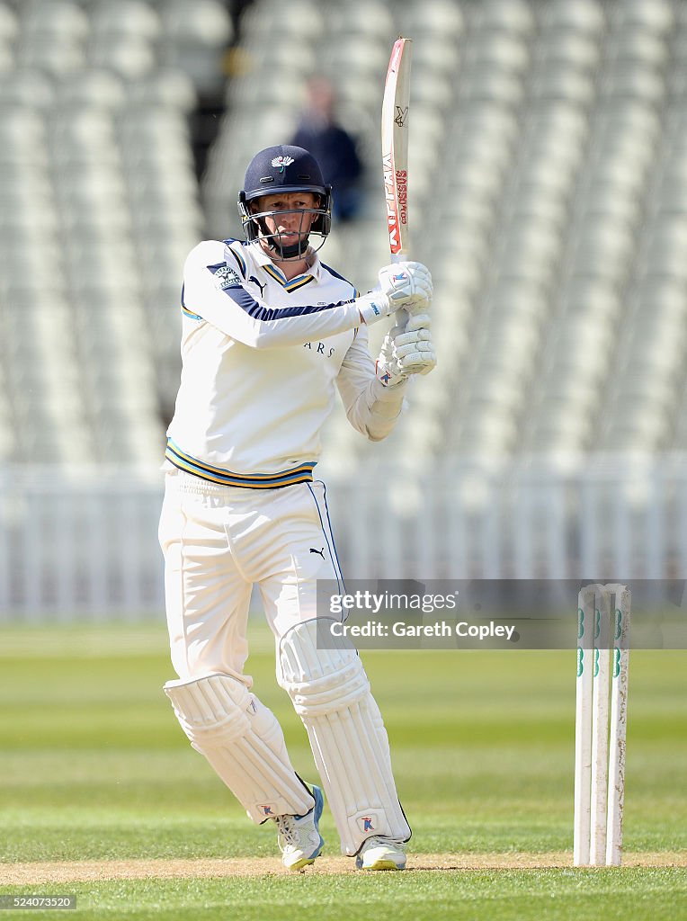 Warwickshire v Yorkshire - Specsavers County Championship: Division One