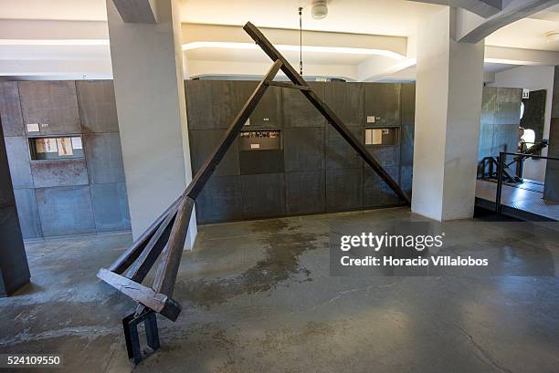 What R Gallows 26 Ss Gallows Stock Photos, High-Res Pictures, and Images - Getty Images