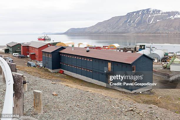 the harbour of longyearbyen, the largest settlement and the administrative center of svalbard, norway. - longyearbyen stock pictures, royalty-free photos & images