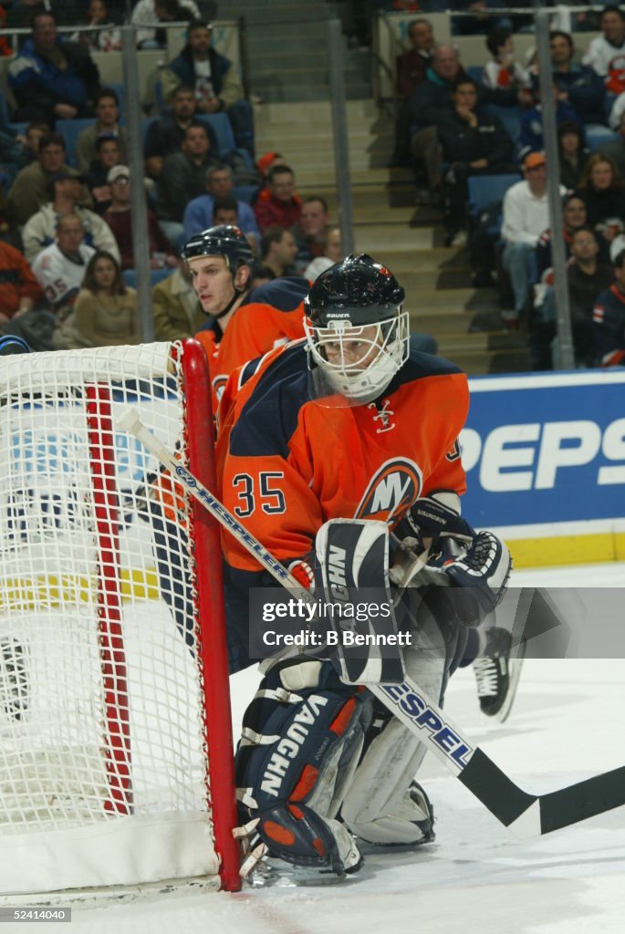 Player Chris Osgood of the New York Islanders. News Photo Getty Images