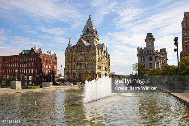 reflecting pool at clinton square, syracuse - syracuse new york stock pictures, royalty-free photos & images