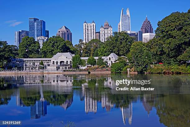 cityscape of midtown atlanta from piedmont park - piedmont park stockfoto's en -beelden