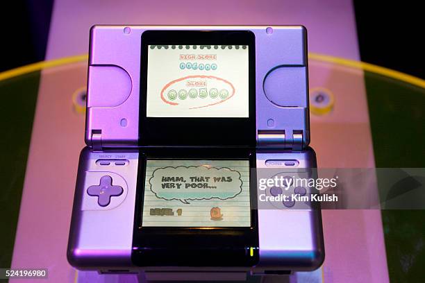 Ds Device 11,967 Nintendo Ds Stock Photos, High-Res Pictures, and Images - Getty ...
