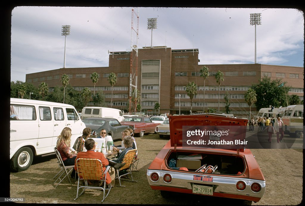 Gator Fans Holding Family Tailgate Party