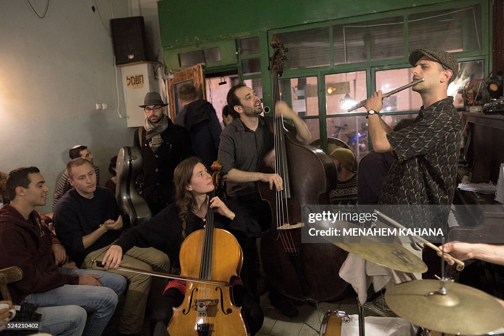 Toheed Jazz Foreign musicians and play with the Ehud Ettun trio during a jazz ...