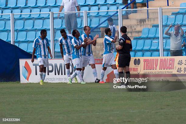 Florian��polis/SC - - Jogadores do Ava�� comemoram o gol marcado pelo jogador Pablo, pela 1�� rodada do turno do Quadrangular do Campeonato...