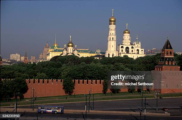 The Kremlin, the three cathedrals of the Assumption, the Annunciation and the archangel Michael and the bell tower of Ivan the Great.