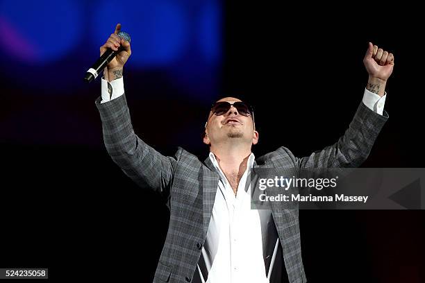 Pitbull Rapper Performance 19 Rapper Pittbull Photos & High Res Pictures - Getty Images
