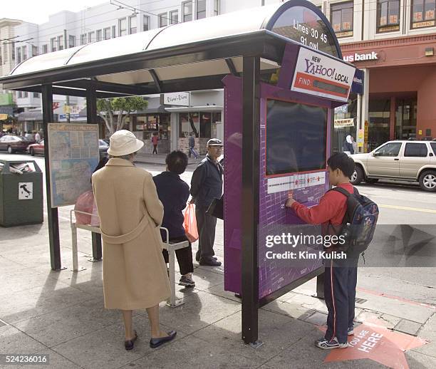 Yahoo Bus Photos and Premium High Res Pictures - Getty Images