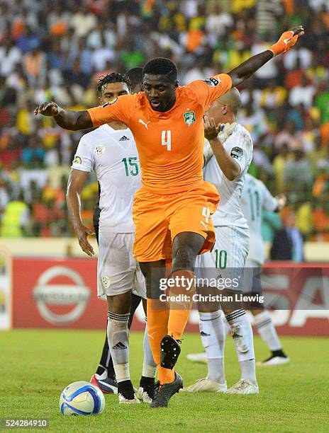 Divoire Kolo Toure Photos and Premium High Res Pictures - Getty Images