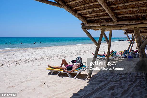 Two weeks after the terrorist attack of Sousse which made 39 tourists deaths, the tourist beaches of Hammamet are deserted, the police on foot, on...