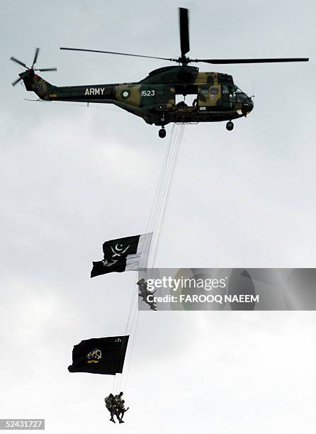 Hanging Rope Army 75 Pakistani Soldiers Prepare For National Day Stock Photos, High-Res ...