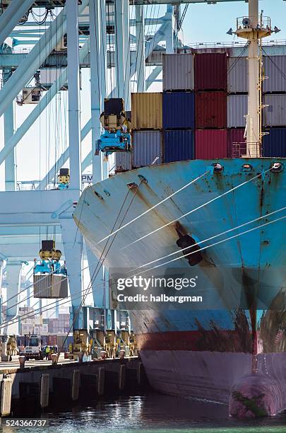 container ship being loaded - port of los angeles stock pictures, royalty-free photos & images