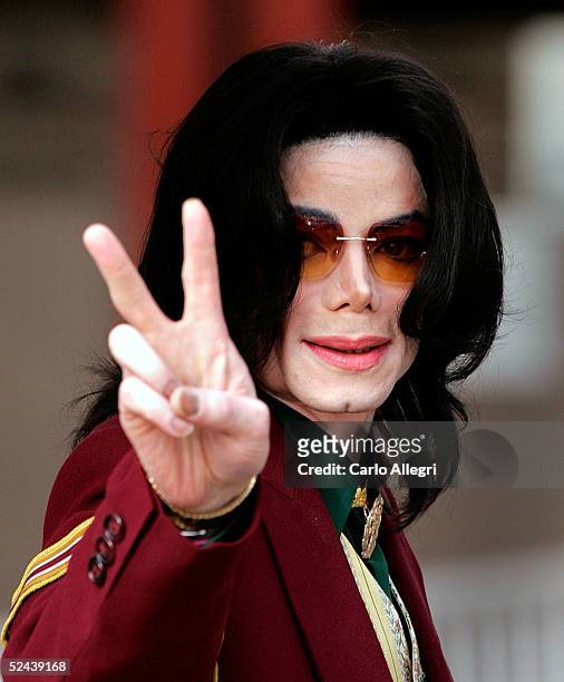 Singer Michael Jackson arrives at the Santa Maria Superior Court for testimony during the third week of his child molestation trial March 17, 2005 in...