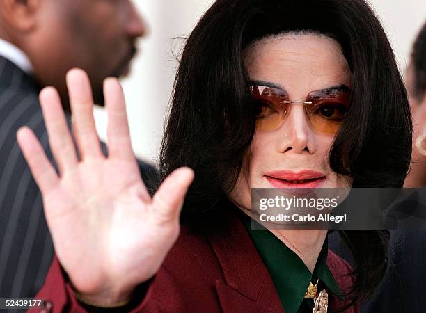 Singer Michael Jackson gestures as he arrives at the Santa Maria Superior Court for testimony during the third week of his child molestation trial...