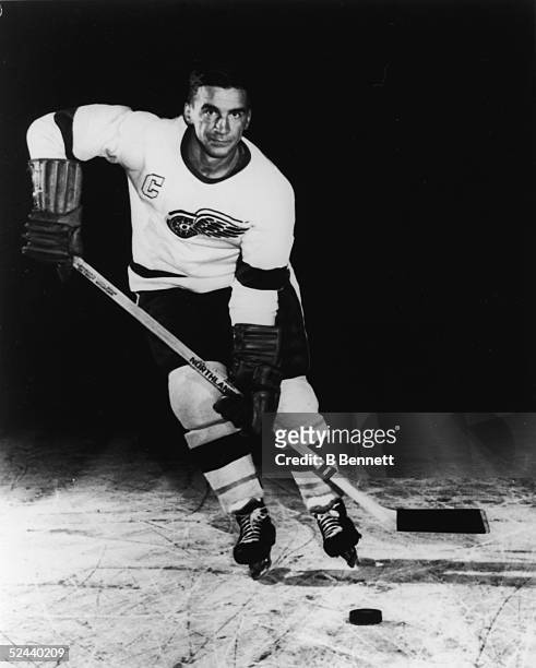 Publicity portrait of Canadian hockey player Ted Lindsay of the Detroit Red Wings, 1950s.