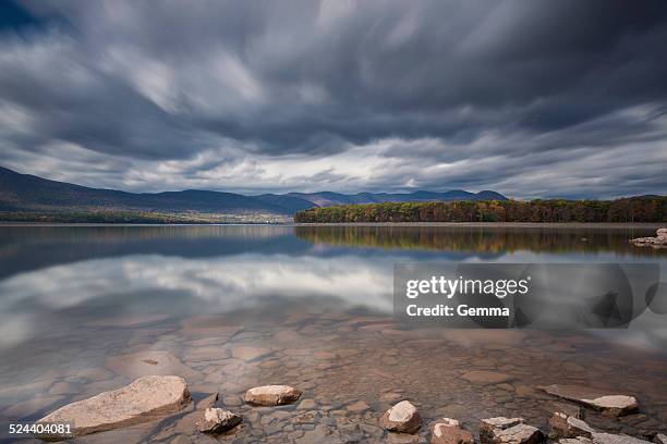 on a cloudy day - ashokan reservoir stock pictures, royalty-free photos & images