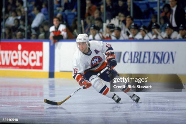 Pat Lafontaine of the New York Islanders skates during a game against the Philadelphia Flyers in 1990 at the Spectrum in Philadelphia, Pennsylvania.