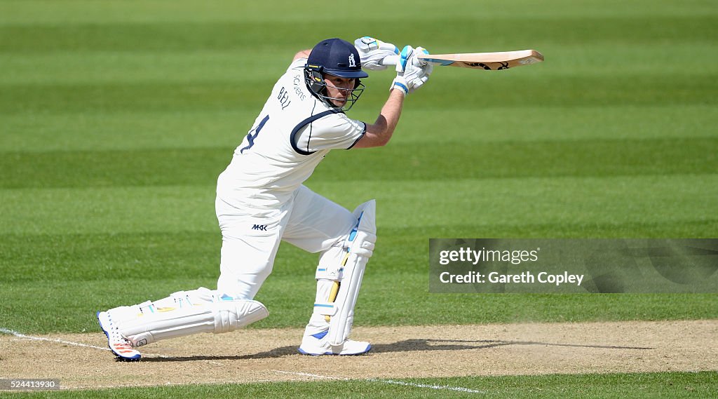 Warwickshire v Yorkshire - Specsavers County Championship: Division One