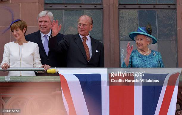 Queen Elizabeth II , Prince Philip , Hesse Minister-President Volker Bouffier and his wife Ursula , salute the crowd from the City Hall balcony in...