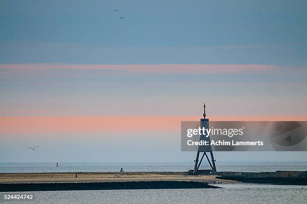 cuxhaven - kugelbake - achim lammerts stock pictures, royalty-free photos & images