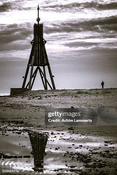 cuxhaven - kugelbake - achim lammerts stock pictures, royalty-free photos & images