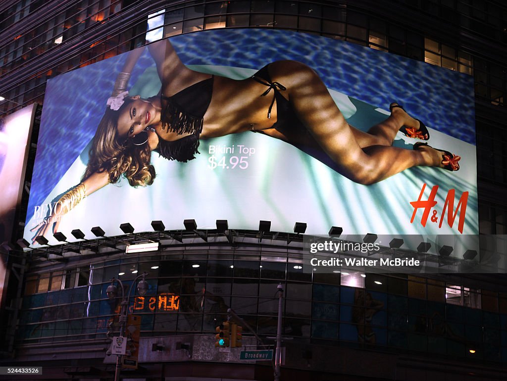 USA: Beyonce's H&M Ad Campaign in Times Square