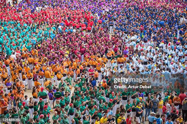 human towers "castellers" in colorful competition - castell stock pictures, royalty-free photos & images