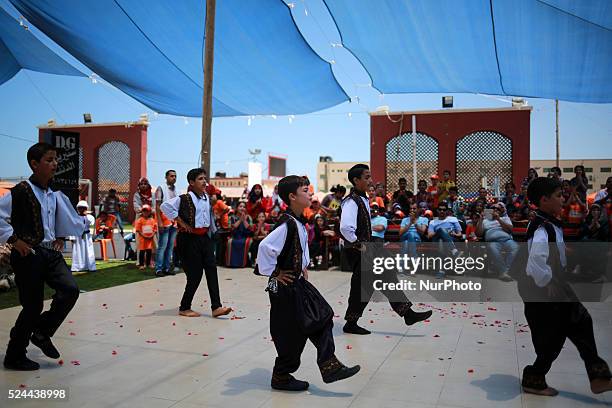 224 Dabke Dance Photos & High Res Pictures - Getty Images