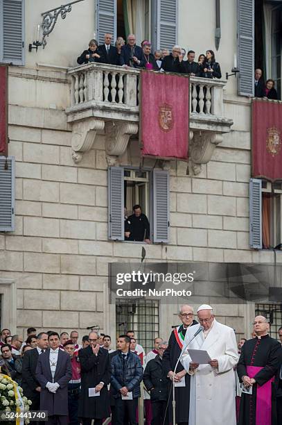 Pope Francis leads a prayer at the statue of Virgin Mary during the annual feast of the Immaculate Conception at Piazza di Spagna in Rome on December...