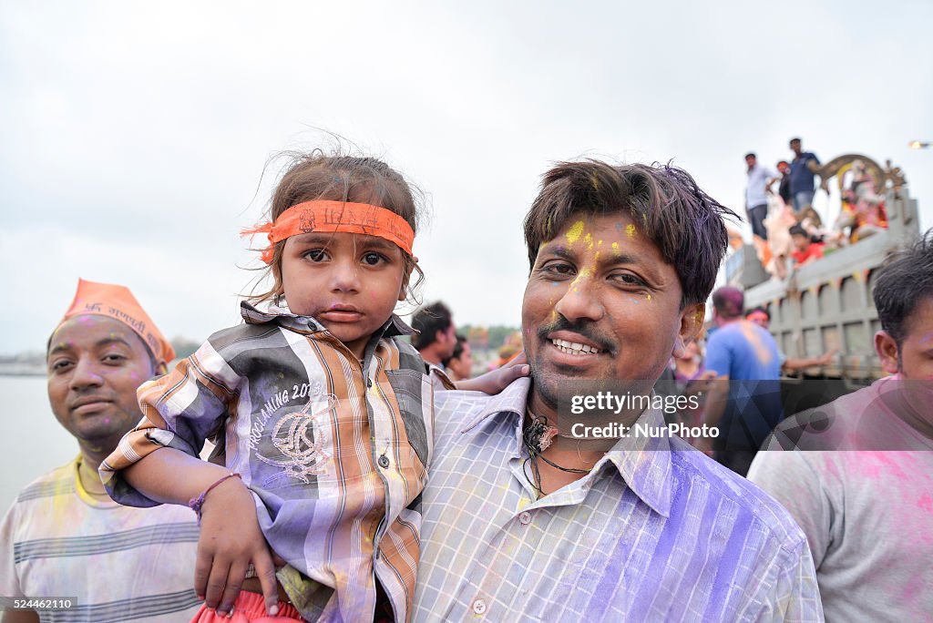Ganesh Chaturthi Festival: Hindus Immerse Idols of Elephant-Headed God in Water