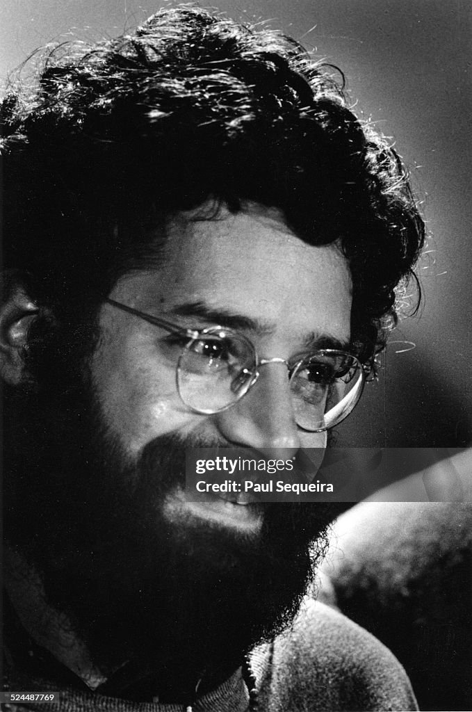 Portrait of Chicago Seven member Lee Weiner in the press room of the...  News Photo - Getty Images