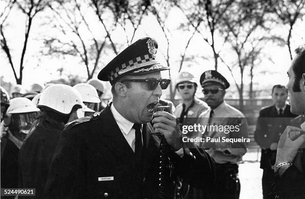 Jj Riordan Chicago police deputy chief James Riordan orders the gathering to ...