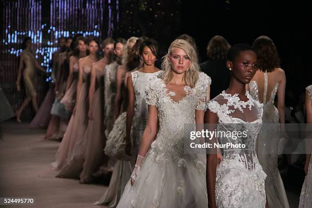 Model walk the runway during the Samuel Cirnansck fashion show as part of Sao Paulo Fashion Week - winter 2016 on October 21, 2015 in Sao Paulo,...