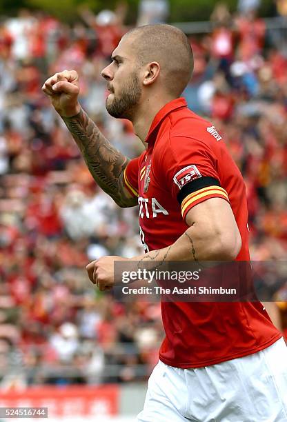 Robin Simovic Pictures and Photos - Getty Images