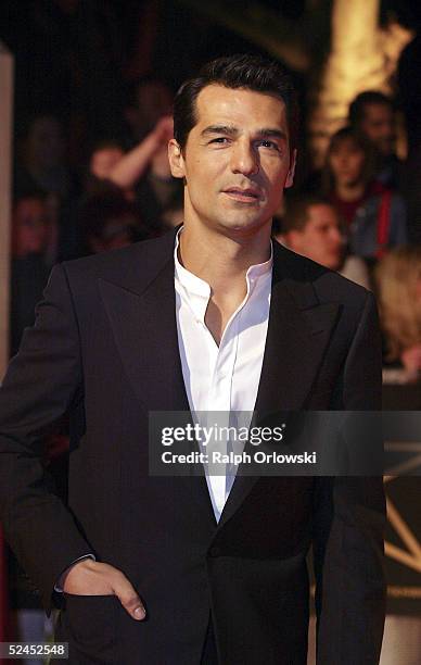 German actor Erol Sander arrives at Radio Regenbogen Award 2005, at Schwarzwaldhalle on March 18, 2005 in Karlsruhe, Germany.