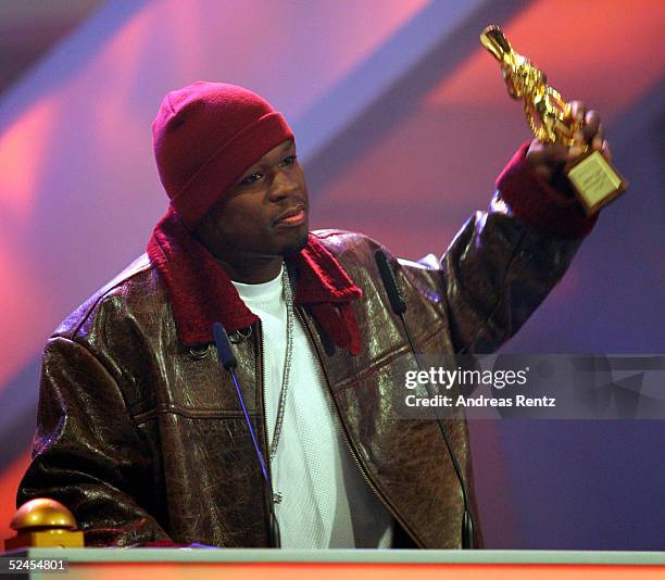 Cent accepts his award for "Superrapper Internatonal 2004" at the "Bravo" Supershow Gold-Otto Awards 2005 at the TUI Arena on March 19, 2005 in...