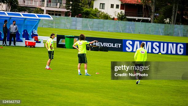 Players are warming this morning during preparation for the Copa America, which will be played in Chile from June 11. The Brazil debut on the 14th,...