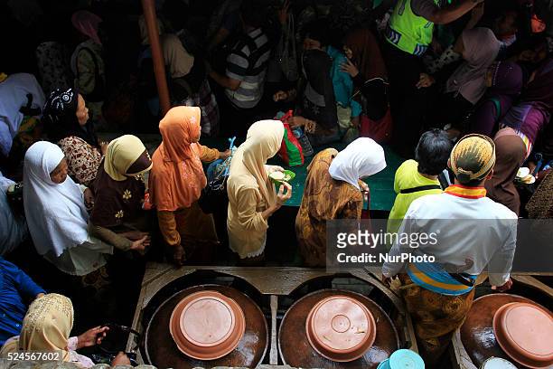 Thousands of people follow the procession &quot;nguras enceh&quot; at cemetery of the kings of Mataram, Yogyakarta, Indonesia, on November 7, 2014....