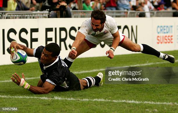 Waisale Serevi of Fiji crosses for the winning try in the Cup semi final match against England on day three of the Rugby World Cup Sevens held at...