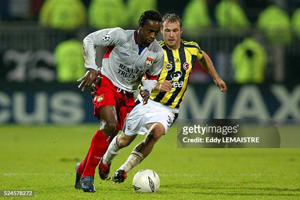 Champions League soccer, season 2004-2005. Lyon vs Fenerbahce. Sidney Govou and Balci Serkan .