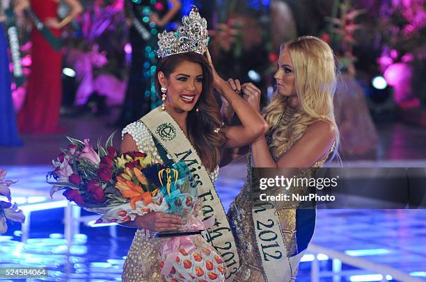 Miss Earth 2013 winner Alyz Henrich of Venezuela being crowned during the pageant's grand coronation night held in Alabang, Muntinlupa City, south of...