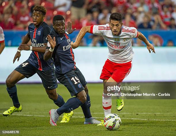 Paris St. Germain's Serge Aurier and SL Benfica's Pizzi in the International Champions Cup in Toronto.