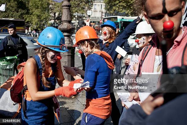 The BAC , the clown activist team from Paris made an action today against the Shale's gas drilling. The police was already at the rendez vous and the...