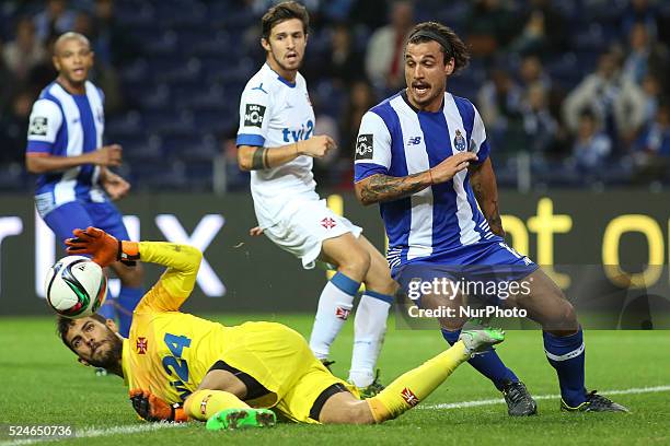 Porto's Itaian forward Pablo Osvaldo and Belenenses 's Portuguese goalkeeper Ventura during the Premier League 2015/16 match between FC Porto and Os...