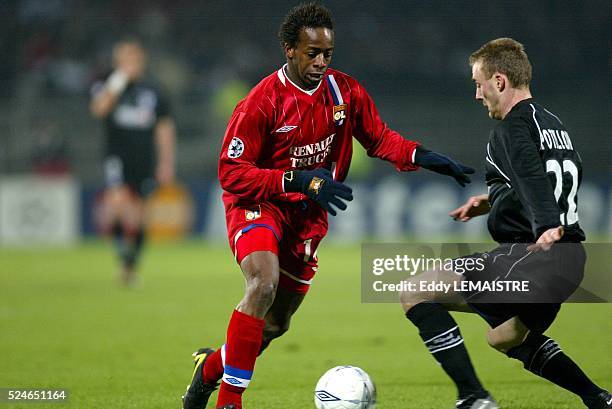 Champions League Season 2003-2004. Lyon vs Real Sociedad. Sidney Govou and Lionel Potillon . Ligue des Champions de Football, Saison 2003-2004. 8e de...